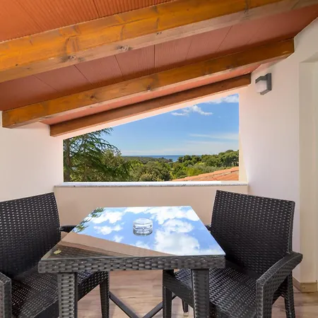 Elizabeta Πούλα