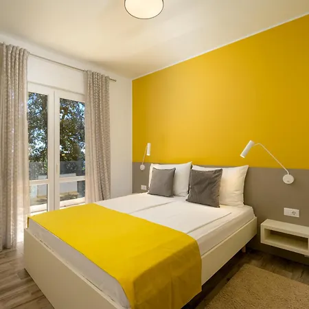 Elizabeta * Πούλα